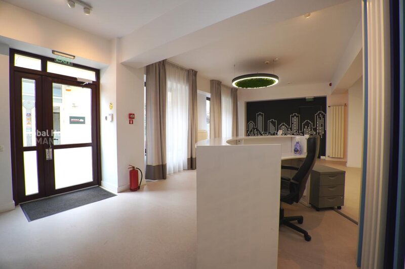 Unirii Cladire 5+ camere  Zona centrala Parcul Carol